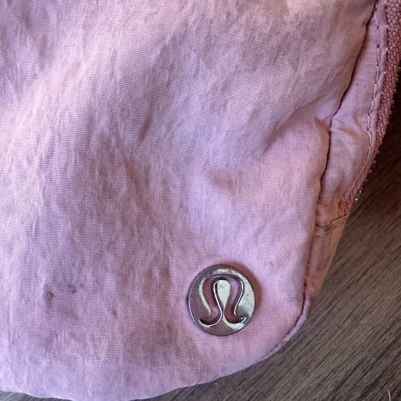 Lululemon Everywhere Belt Bag - Picture 6 of 6